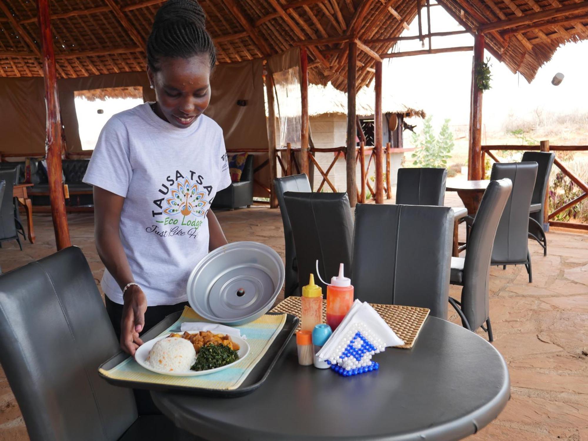 Tausa Tsavo Eco Lodge Voi Kültér fotó